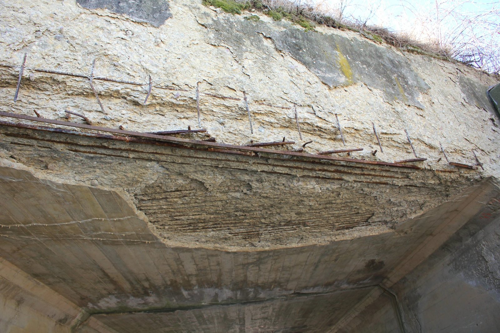 Severe spalling showing exposed ransome rebar